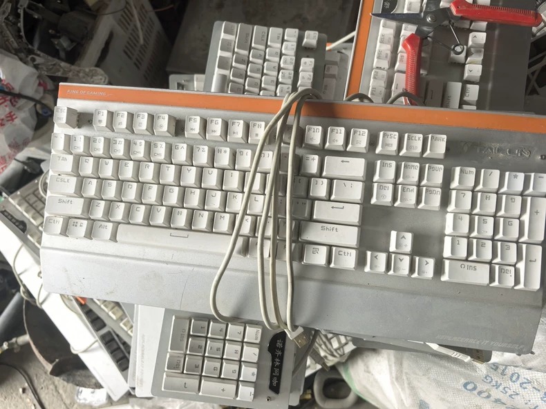 网吧换下来一批机械键盘，便宜处理，成色如图  感兴趣的话点“我想要”和我私聊吧～